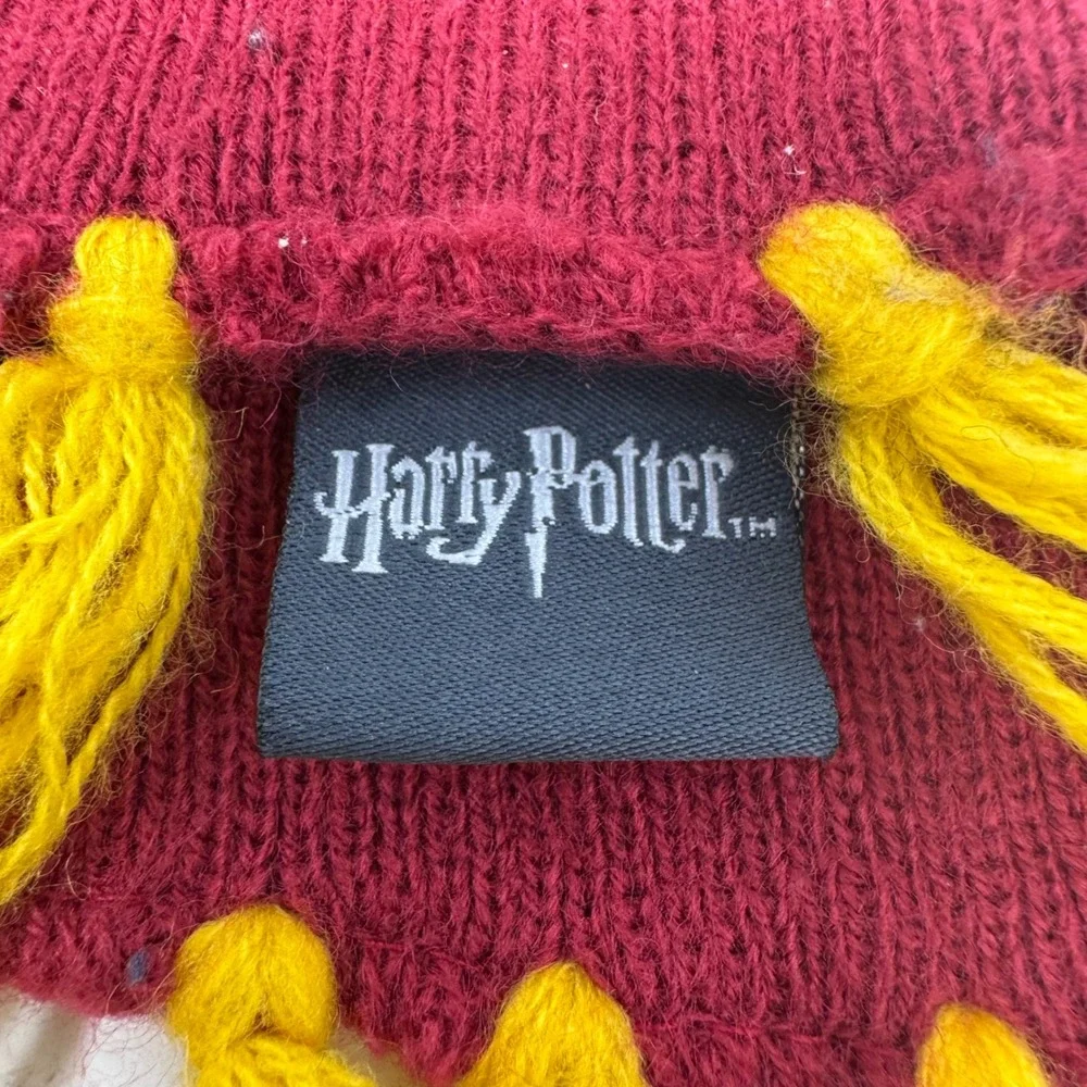Harry Potter Gryffindor Scarf Burgundy‎ Gold Striped Knit Hogwarts Crest Fringe